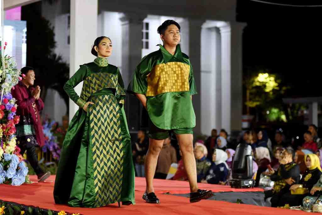 BUSANA KARAWO MILENIAL