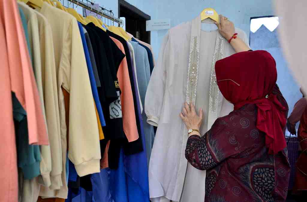 BUSANA MUSLIMAH KARAWO