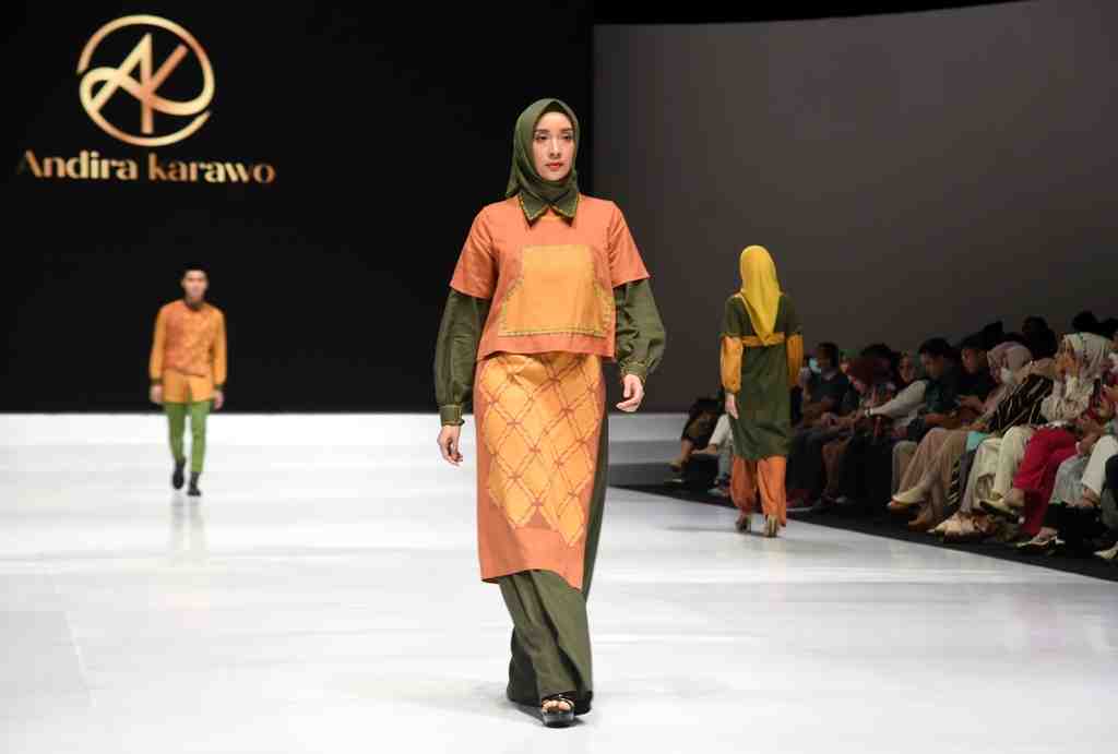 BUSANA MUSLIM KARAWO