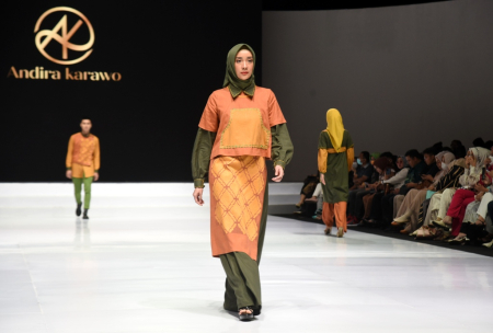 BUSANA MUSLIM KARAWO