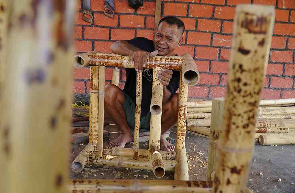 RAKIT KURSI BAMBU 