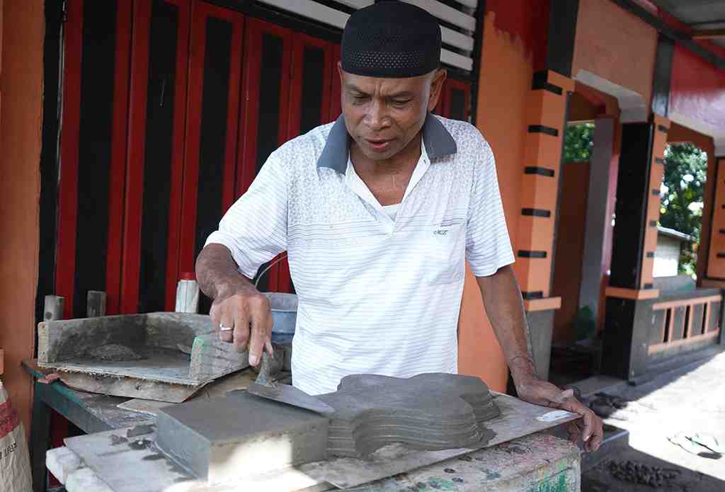 PERAJIN BATU NISAN