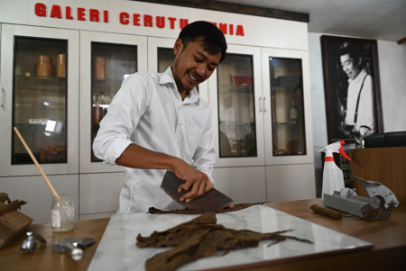 MEMOTONG TEMBAKAU