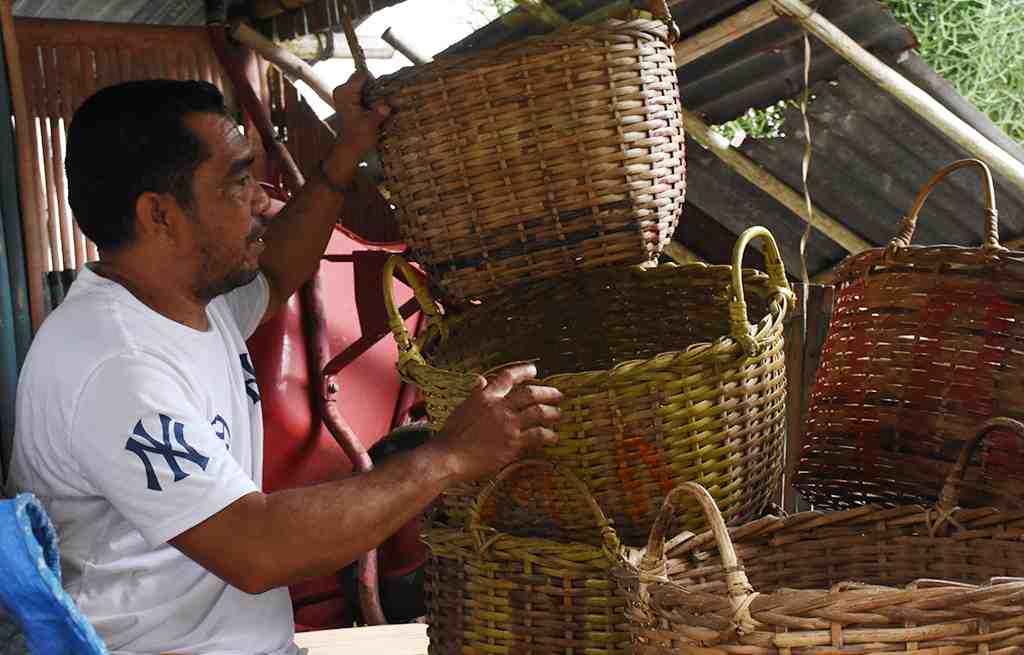 KERANJANG ANYAMAN BAMBU