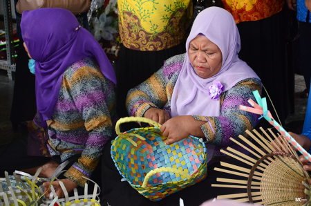 KERANJANG ANYAMAN PLASTIK