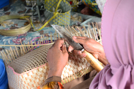 KERAJINAN ANYAMAN NYIRU