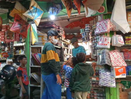 OMZET PEDAGANG LAYANG-LAYANG MENINGKAT