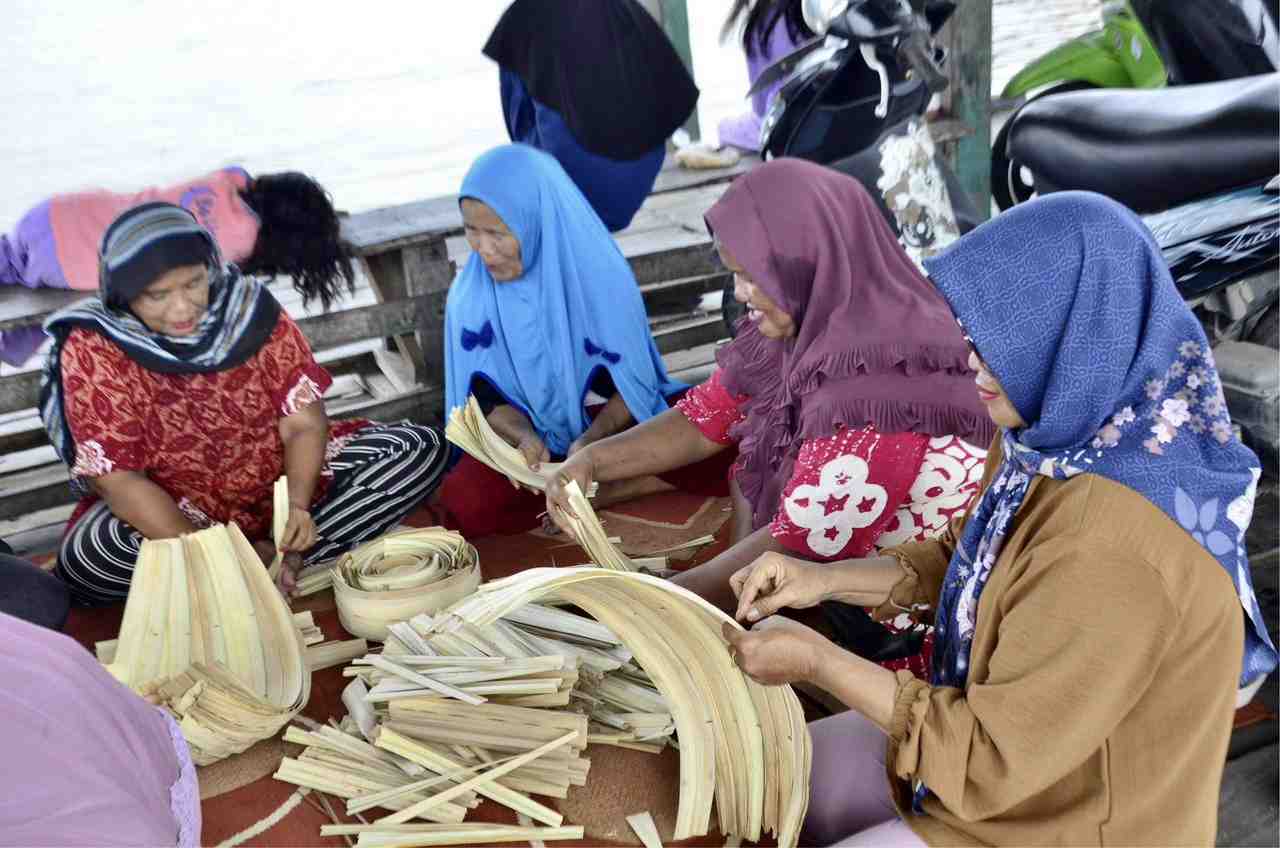 MENYEMATKAN DAUN NIPAH