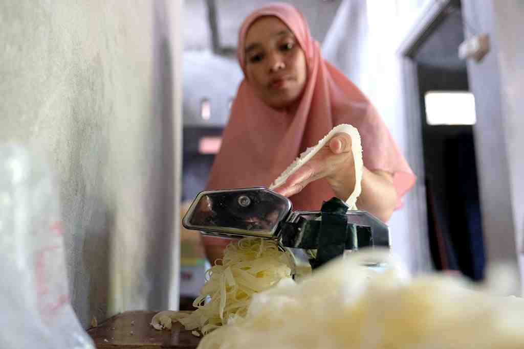 PROSES POTONG CHEESE STICK SINGKONG