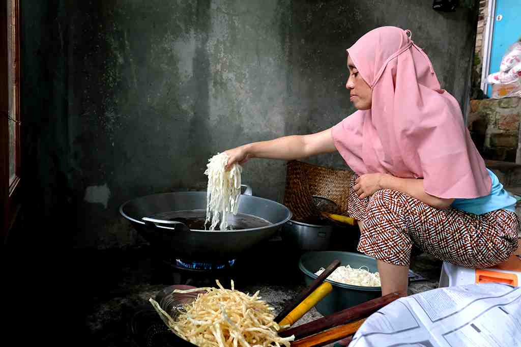 GORENG DENGAN MINYAK PANAS
