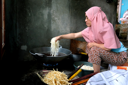 GORENG DENGAN MINYAK PANAS