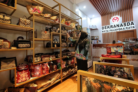 SUSUN PRODUK KERAJINAN ROTAN