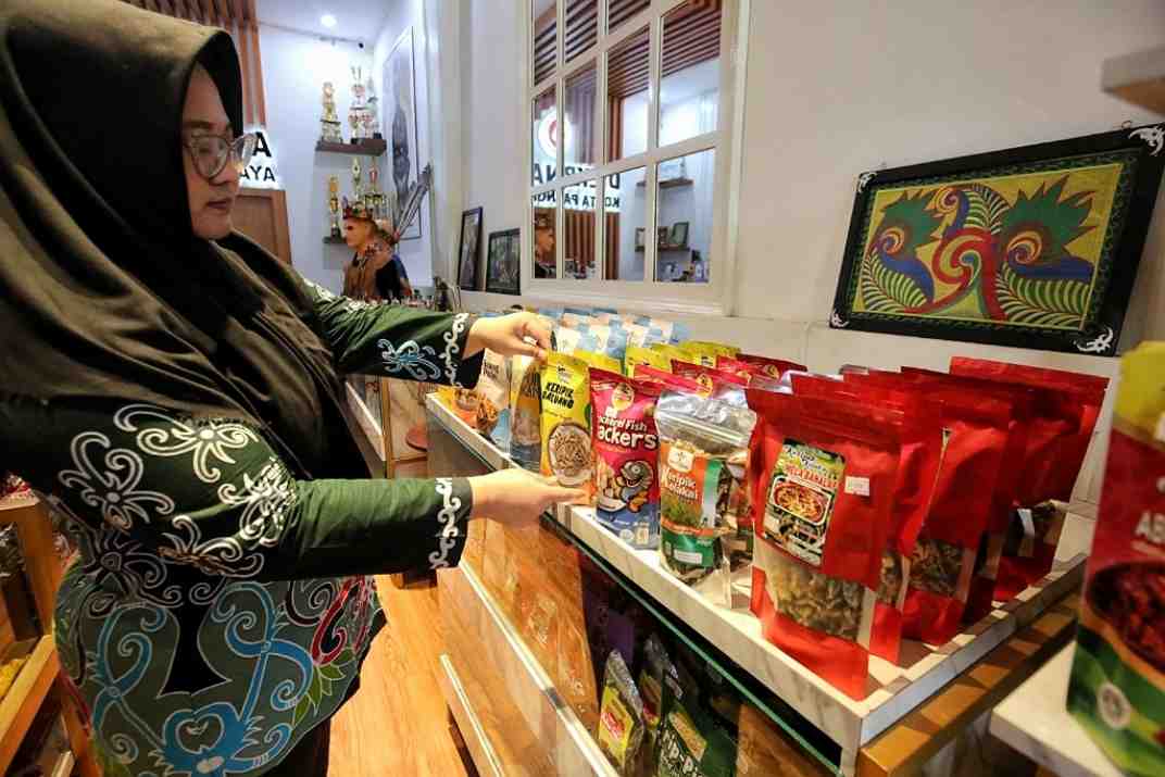 SUSUN PRODUK CAMILAN LOKAL 