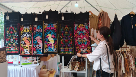 ROK BORDIR MOTIF DAYAK 