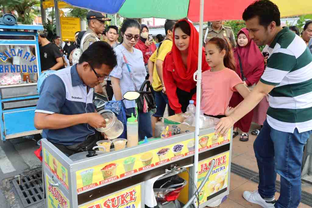 WAGUB JATIM MENIKMATI AKHIR PEKAN