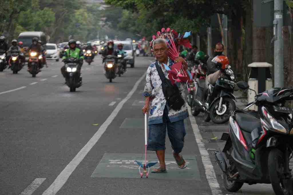 PENJUAL MAINAN TRADISIONAL