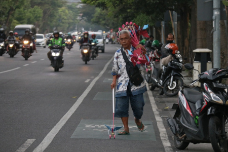 PENJUAL MAINAN TRADISIONAL
