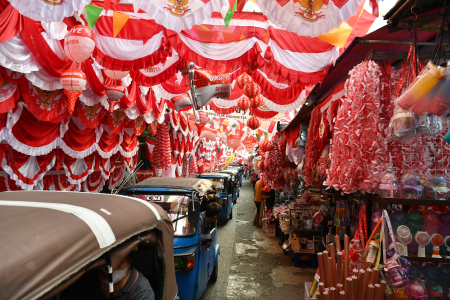 PENJUAL PERNAK PERNIK HIASAN HUT KE 78 RI