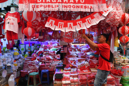 PENJUAL PERNAK PERNIK HIASAN HUT KE 78 RI
