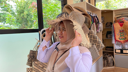 TOPI ROTAN