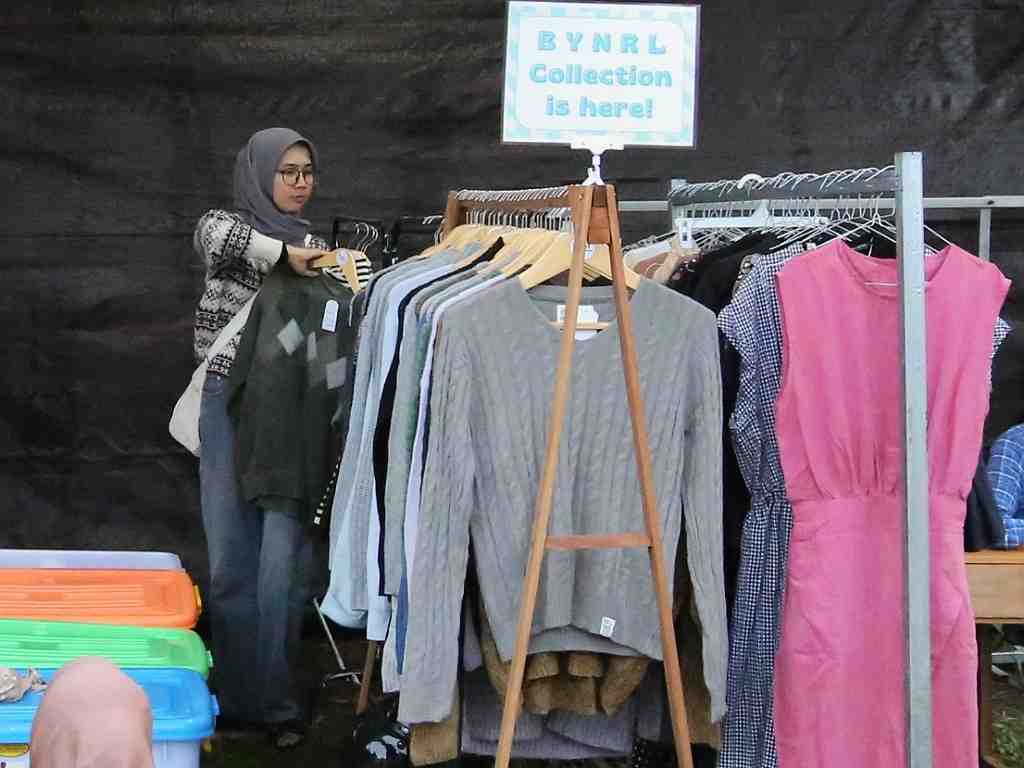 MENYUSUN BAJU
