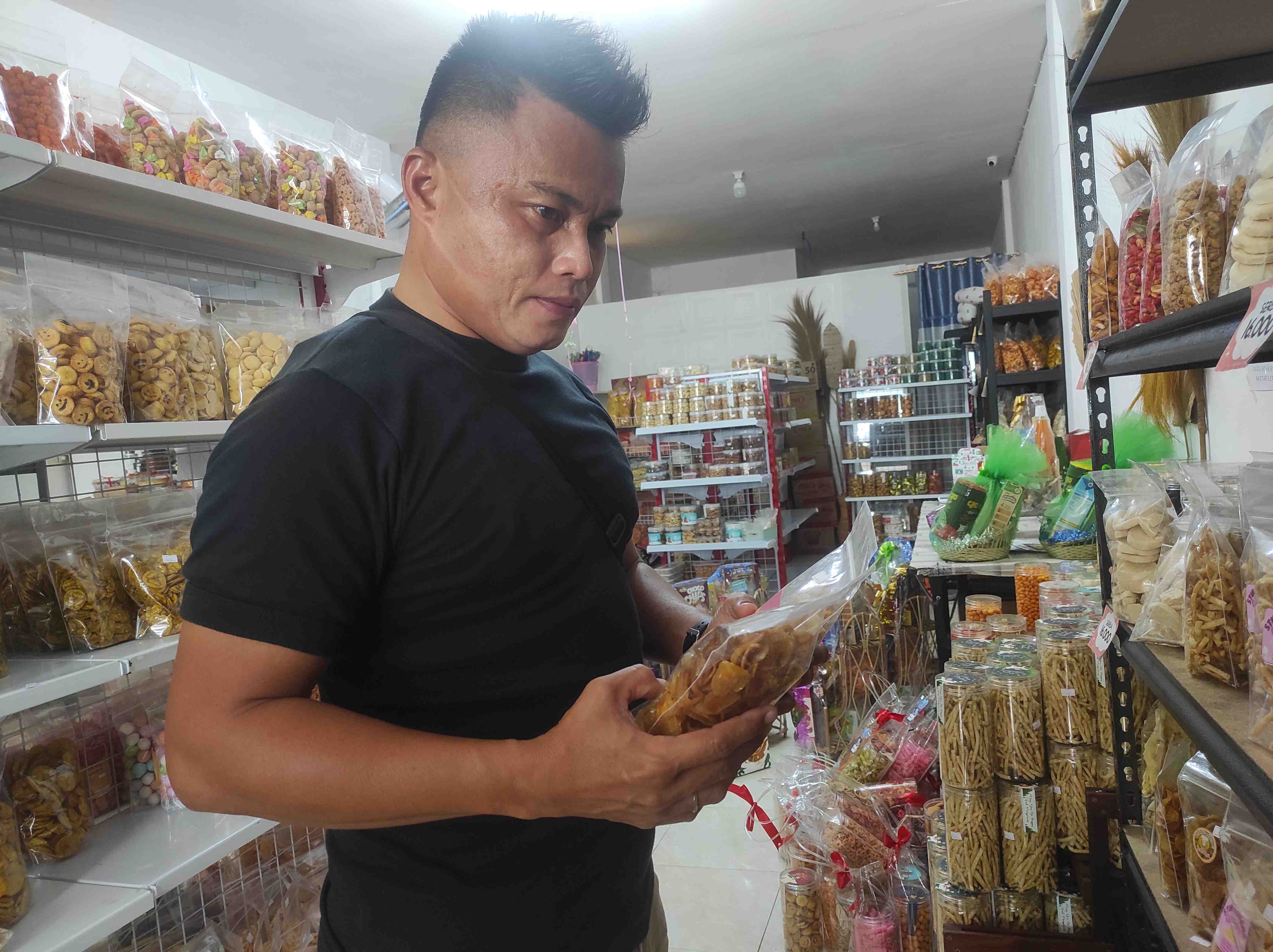 MEMILIH ANEKA CEMILAN