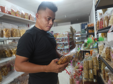 MEMILIH ANEKA CEMILAN