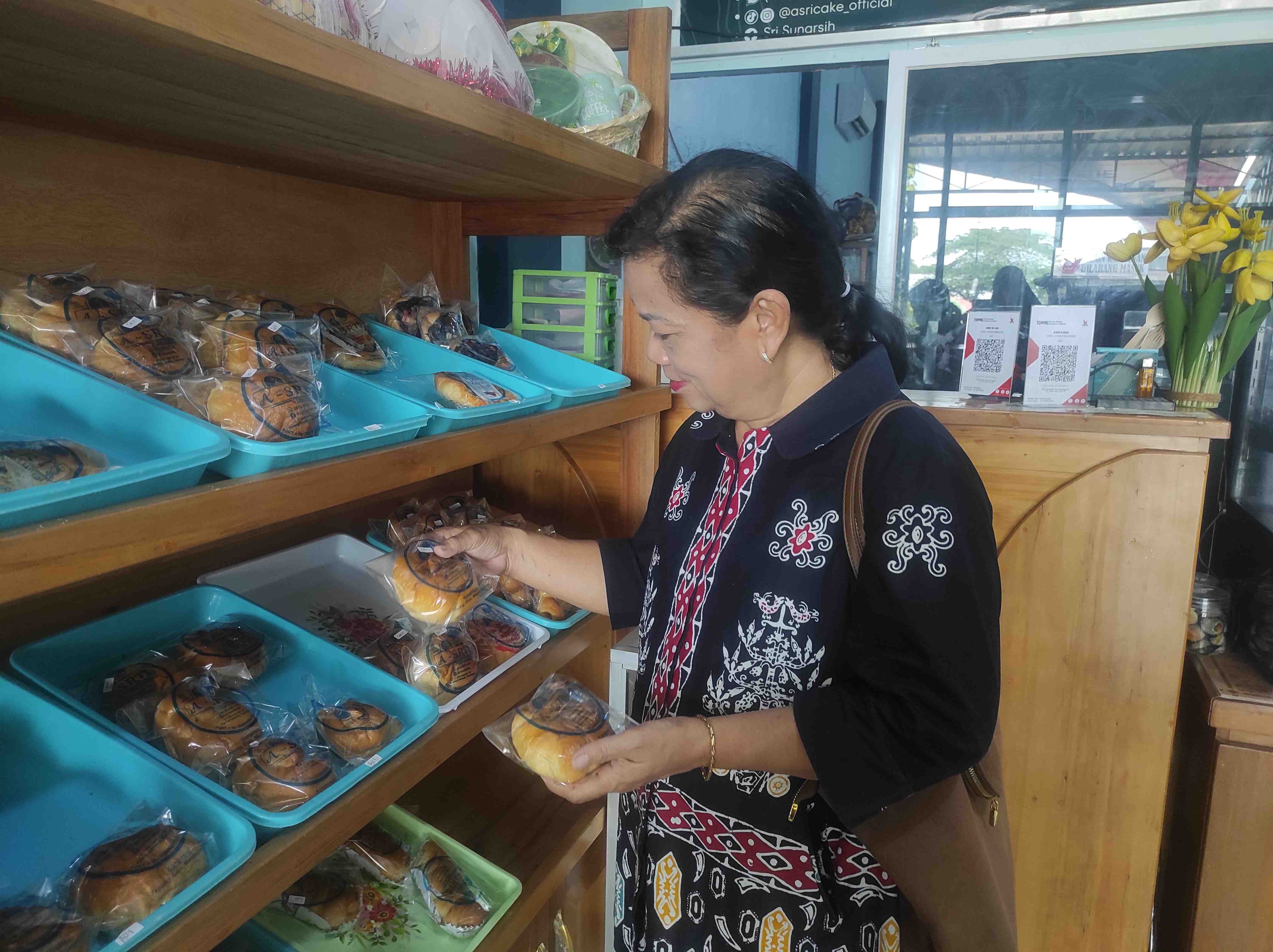 MEMILIH ROTI