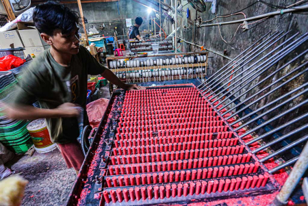 PRODUKSI LILIN TELUK NAGA