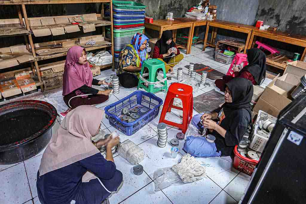 SIAPKAN SUMBU LILIN