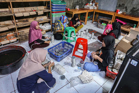 SIAPKAN SUMBU LILIN