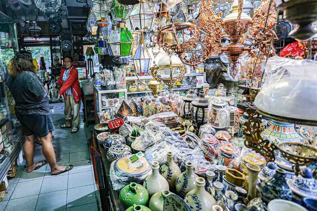 PASAR BARANG ANTIK TRIWINDU