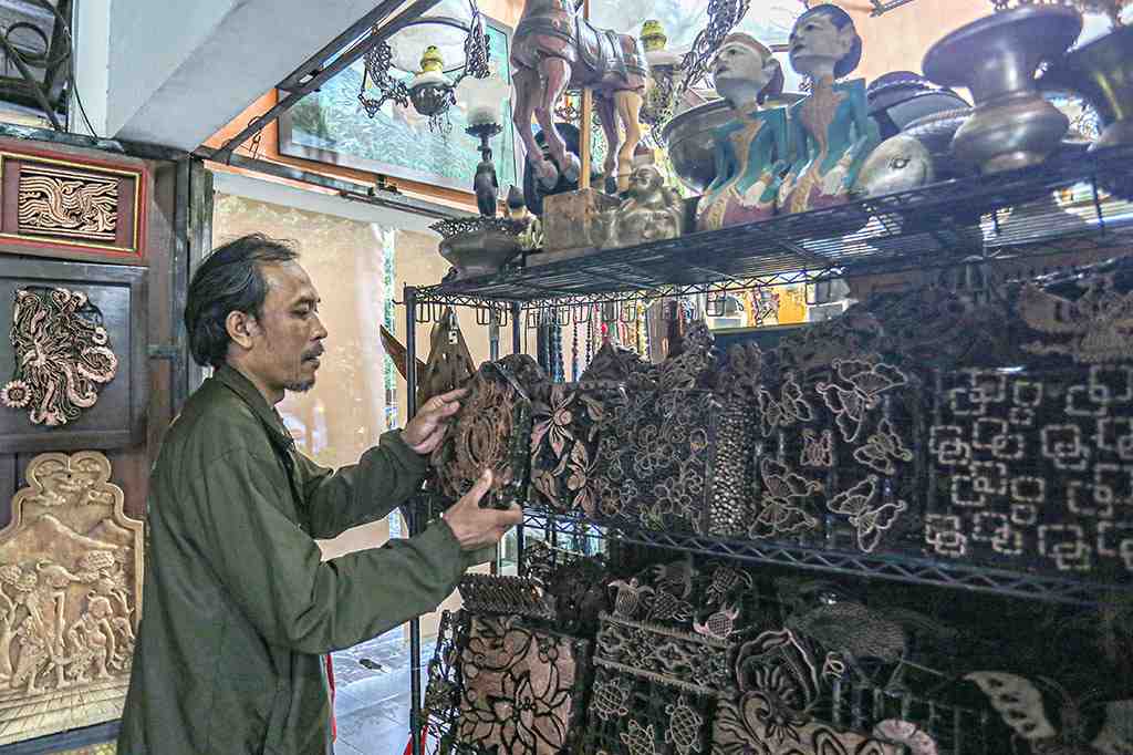 PASAR BARANG ANTIK TRIWINDU
