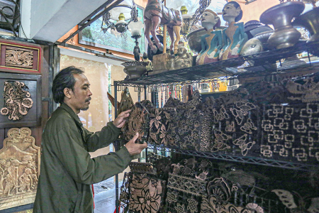 PASAR BARANG ANTIK TRIWINDU