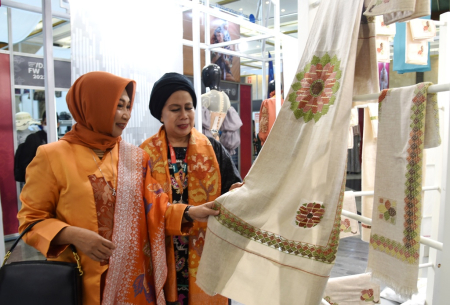 KARAWO DARI KAIN LINEN