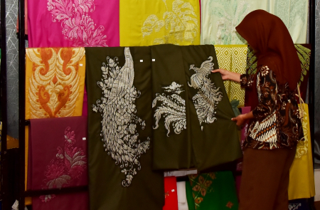 KEINDAHAN MOTIF KARAWO