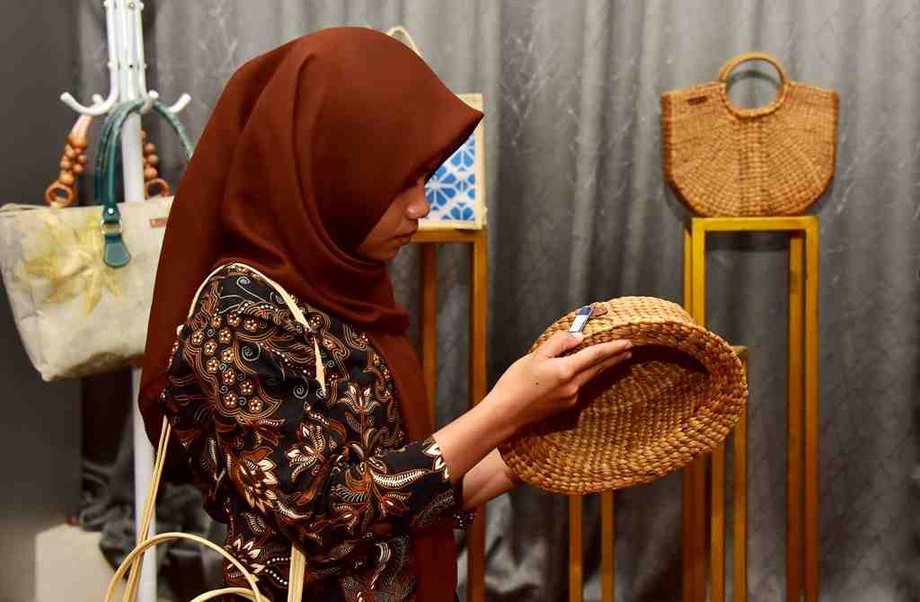 KERAJINAN ECENG GONDOK