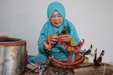 BUAT KERAJINAN GETAH NYATU