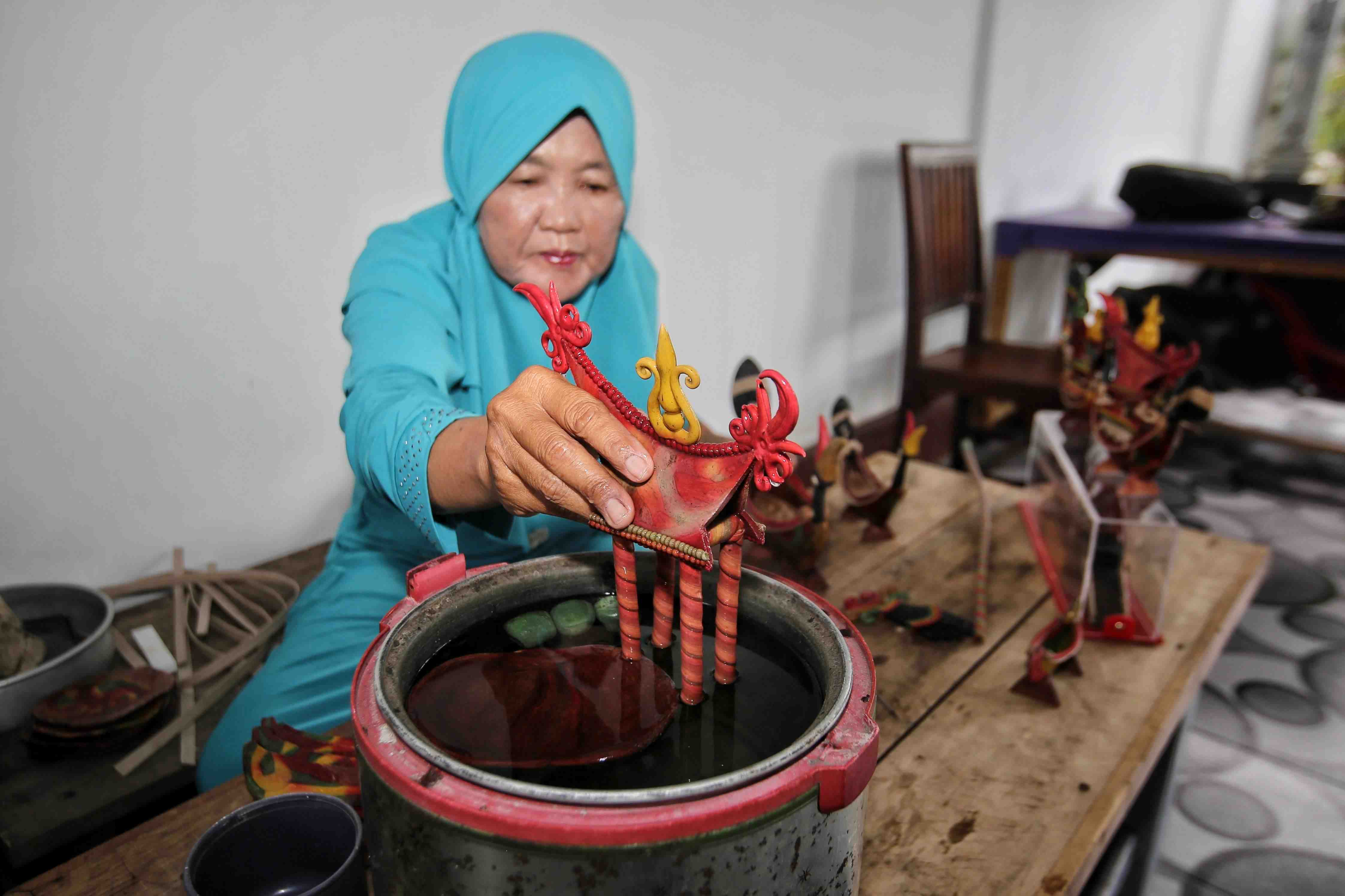 BUAT KERAJINAN GETAH NYATU