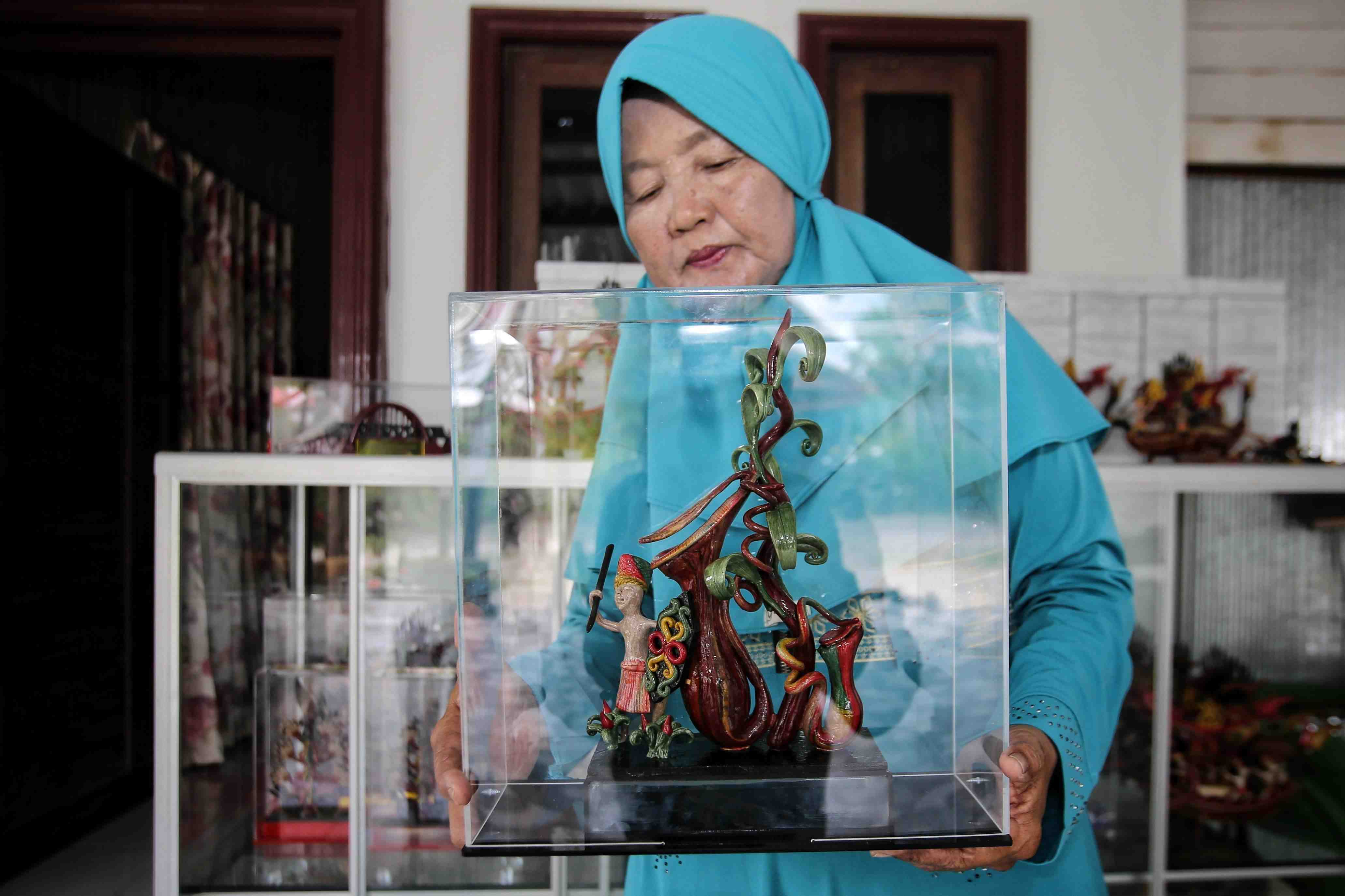 KERAJINAN GETAH NYATU KANTONG SEMAR 