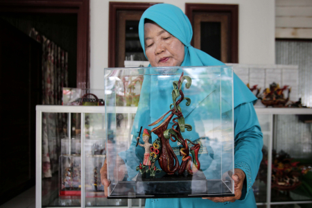 KERAJINAN GETAH NYATU KANTONG SEMAR 
