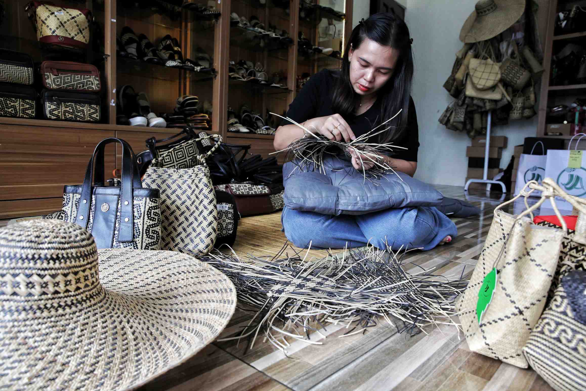 BUAT ANYAMAN ROTAN