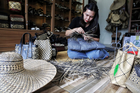 BUAT ANYAMAN ROTAN