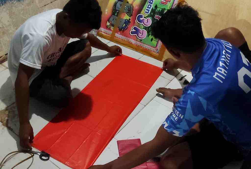 KERTAS LAYANG-LAYANG