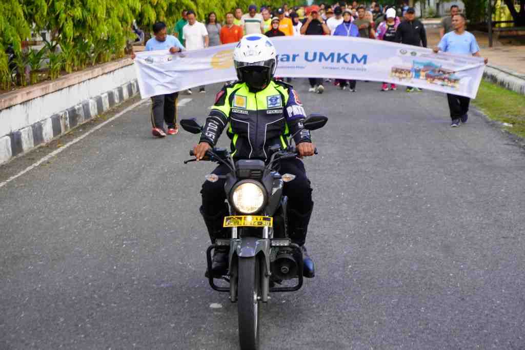 POLISI KAWAL JALAN SANTAI SOSIALISASI UMKM 