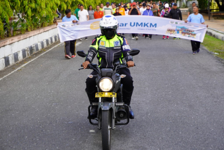 POLISI KAWAL JALAN SANTAI SOSIALISASI UMKM 