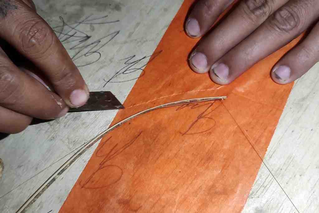 MENGIRIS KERTAS LAYANG-LAYANG