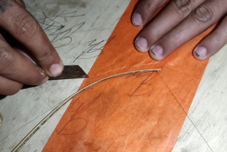 MENGIRIS KERTAS LAYANG-LAYANG
