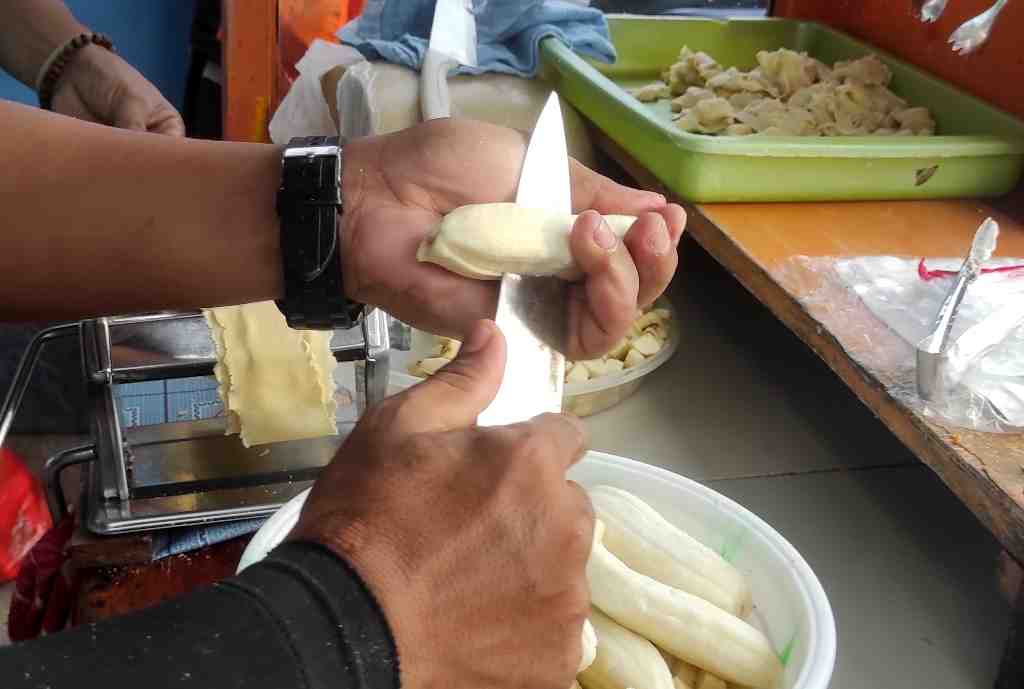 MENGIRIS PISANG