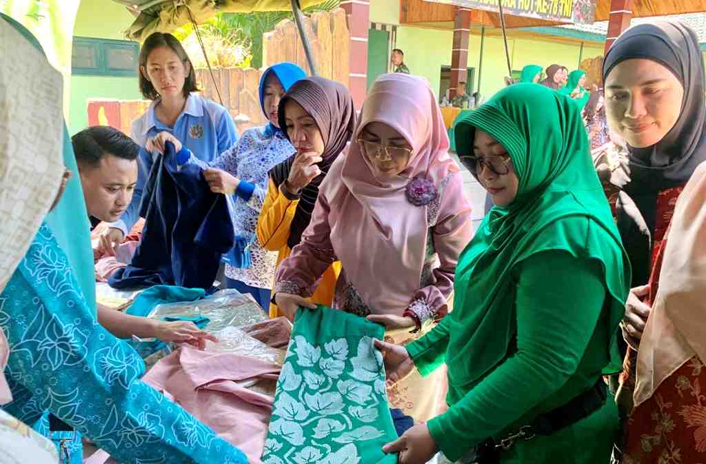 MENJUAL KERAJINAN KHAS GORONTALO